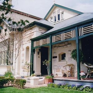 Water Bay Villa Bed & Breakfast